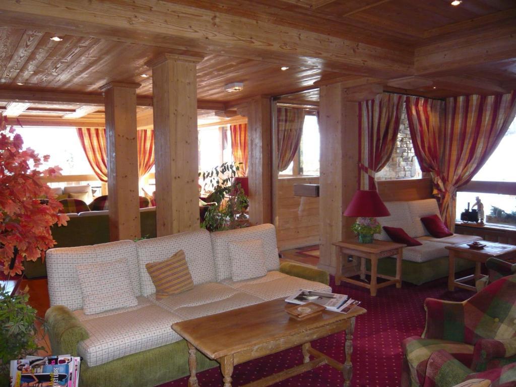 Aux Ducs De Savoie Hotel Комбо Екстериор снимка