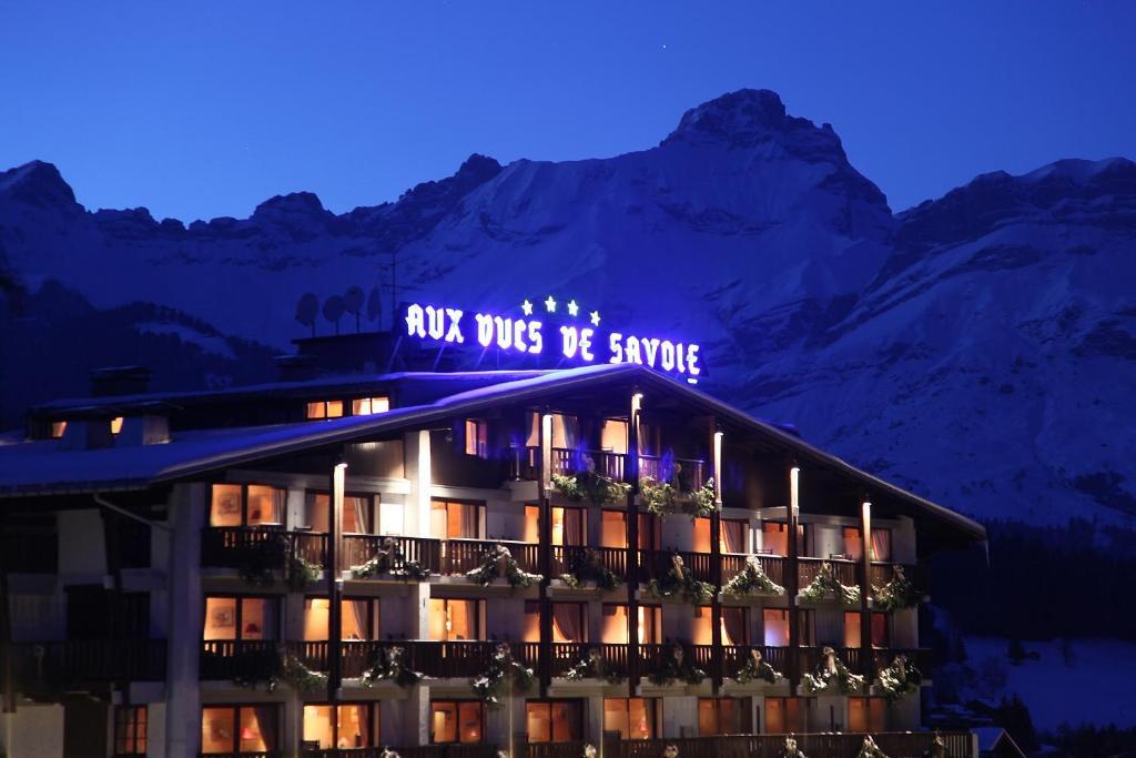 Aux Ducs De Savoie Hotel Комбо Екстериор снимка