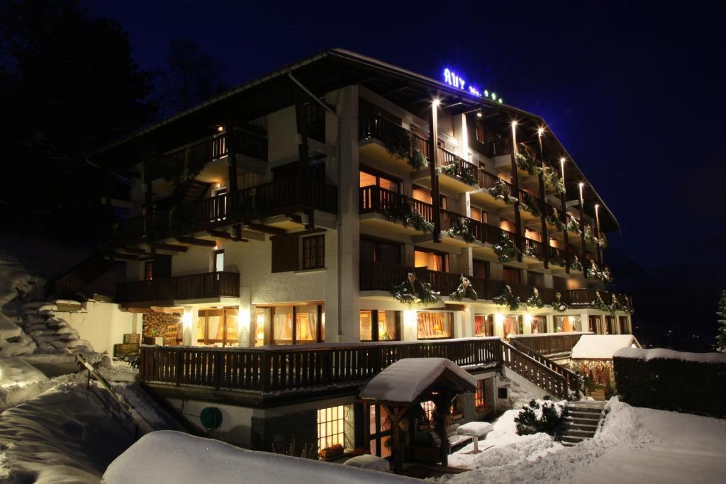 Aux Ducs De Savoie Hotel Комбо Екстериор снимка